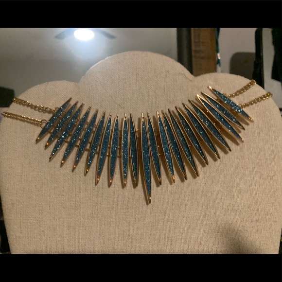 NEW STATEMENT NECKLACE - Picture 2 of 5